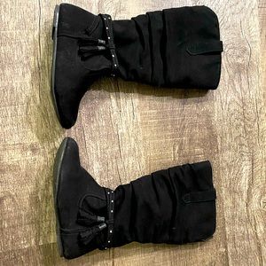 Little girl size 11 toddler boots.